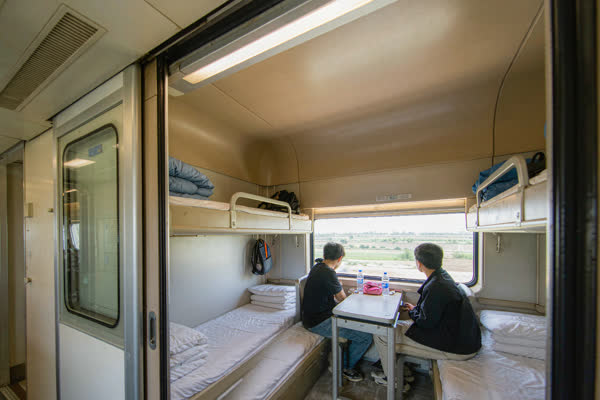 sleeper-as-seat-train