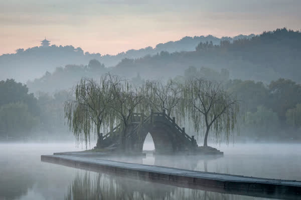 west-lake-walk-hangzhou